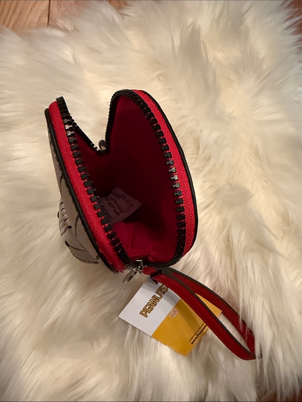 Peanuts Pinstripe Baseball Cap Coin Wristlet - White & Red - Picture 5 of 5